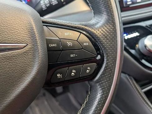 Used 2021 Chrysler Pacifica Limited w/ Uconnect Theater Family Group image 19