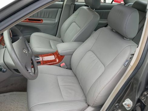 Used 2004 Toyota Camry XLE FWD image 10