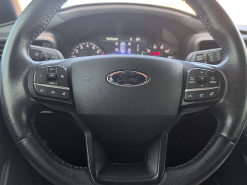 Used 2020 Ford Explorer XLT RWD image 12