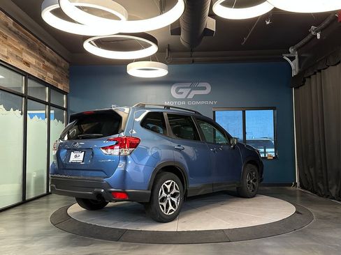 Used 2020 Subaru Forester Premium AWD/4WD image 3
