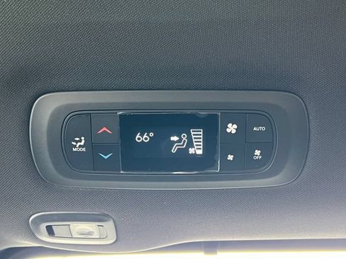 New 2027 Chrysler Pacifica Limited FWD image 35