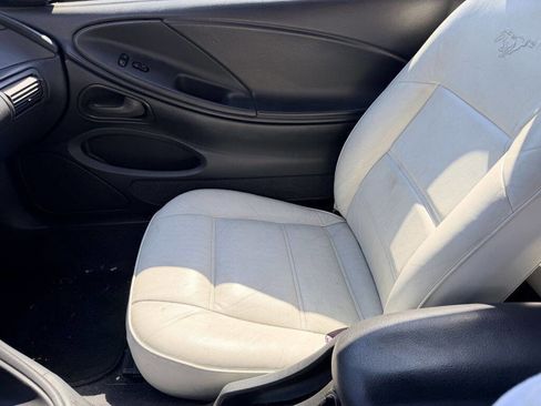 Used 1999 Ford Mustang Convertible RWD image 10