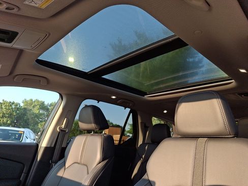 Used 2024 Honda Pilot Touring image 15