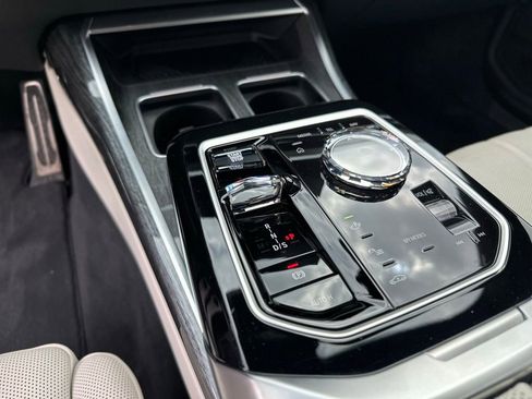 Certified 2024 BMW 760i xDrive w/ Executive Package image 34