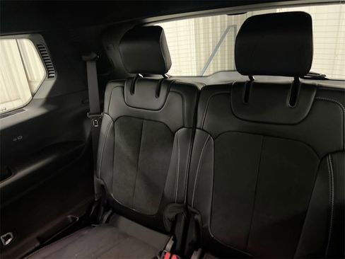 New 2025 Jeep Grand Cherokee L Laredo image 28