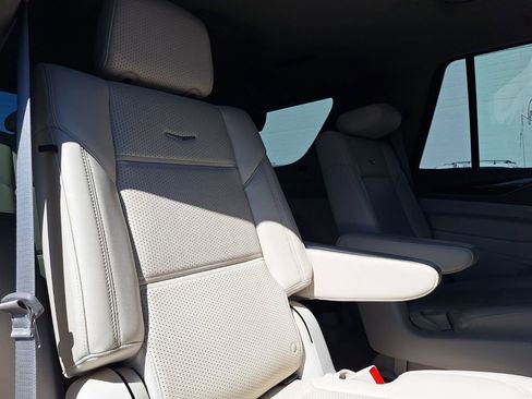 Certified 2023 Cadillac Escalade Premium Luxury Platinum w/ LPO, Radiant Package image 31