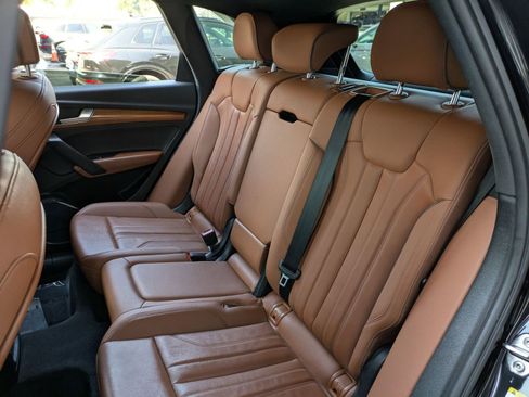 Used 2023 Audi Q5 e Premium w/ Convenience Package image 31