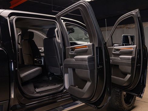 Used 2025 GMC Sierra 3500 Denali w/ Denali Reserve Package image 34