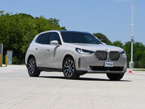 Certified 2025 BMW X3 xDrive30i w/ Premium Package AWD/4WD image 2