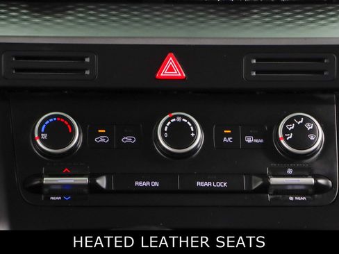 Used 2023 Kia Carnival LX FWD image 20