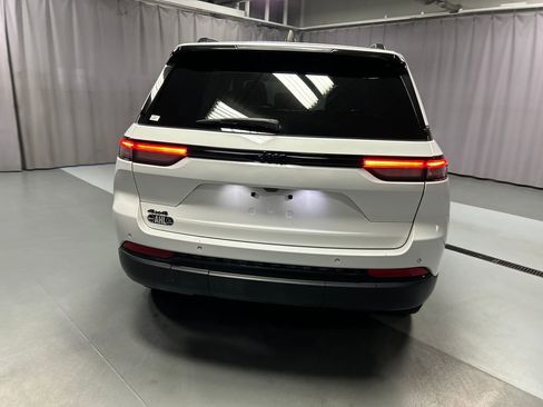 Used 2024 Jeep Grand Cherokee Altitude image 6