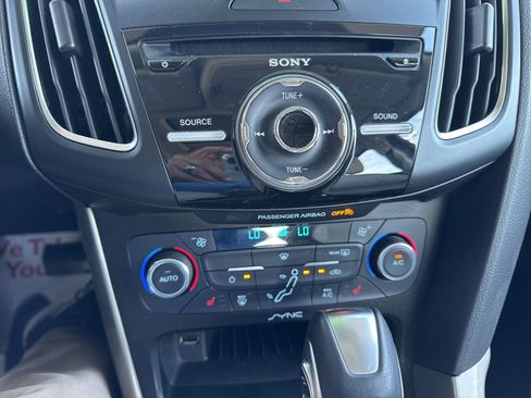 Used 2015 Ford Focus Titanium FWD image 32