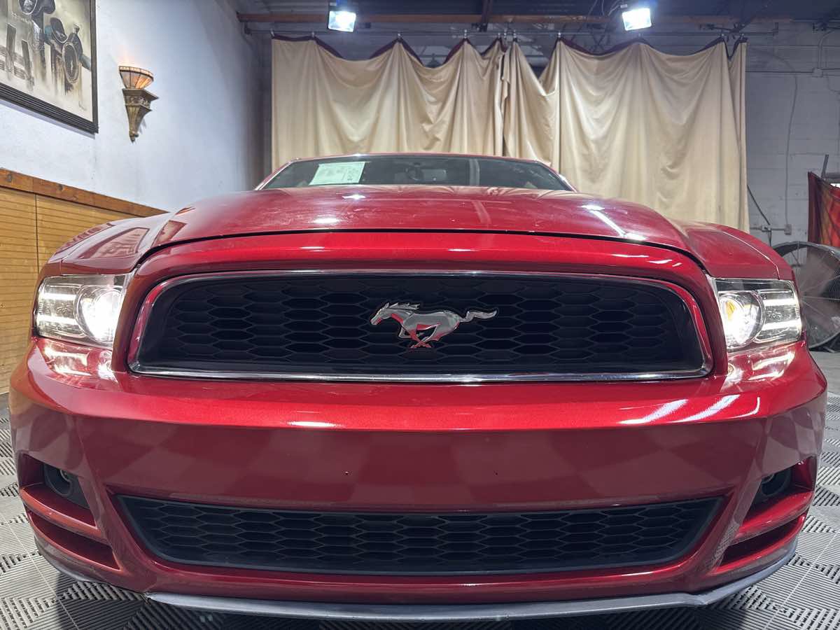 Used 2013 Ford Mustang Coupe RWD image 3