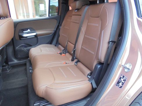 Used 2022 Mercedes-Benz GLB 250 4MATIC image 11