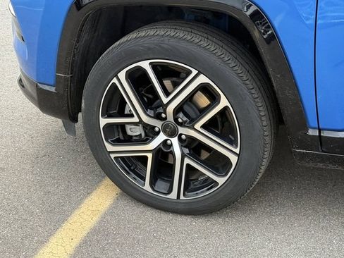 Certified 2025 Jeep Compass Limited w/ Elite Group AWD/4WD image 33