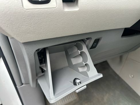 Used 2014 Toyota Sienna XLE image 40