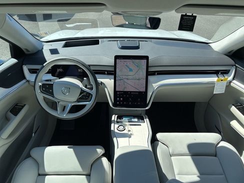 New 2025 Volvo EX90 Plus image 5