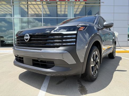 New 2026 Nissan Kicks SV image 2