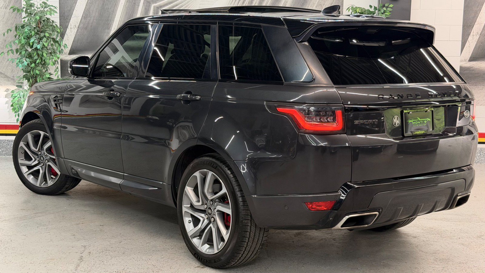Used 2018 Land Rover Range Rover Sport HSE Dynamic AWD/4WD image 4