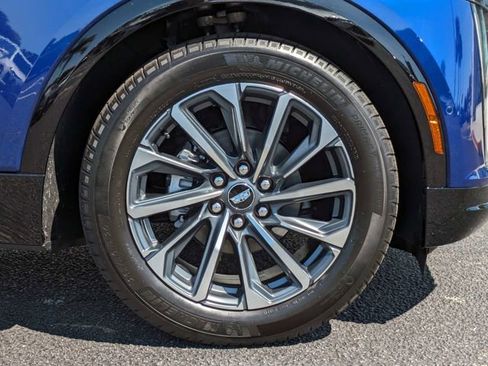 New 2025 Cadillac Lyriq Sport image 11