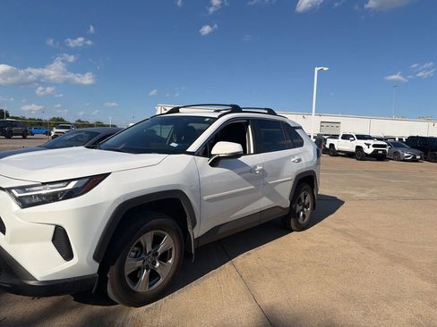 Used 2025 Toyota RAV4 XLE w/ Convenience Package FWD image 1