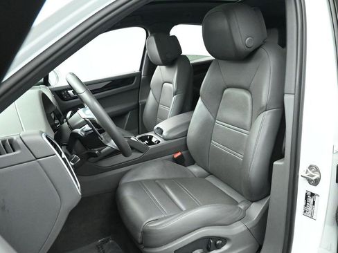 Used 2023 Porsche Cayenne Coupe image 13