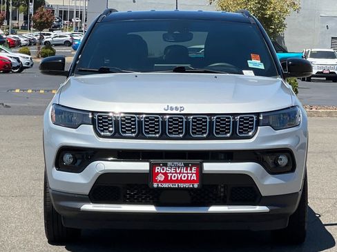 Used 2025 Jeep Compass Limited AWD/4WD image 10