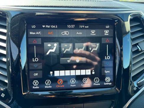 Used 2020 Jeep Cherokee Limited image 11