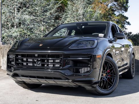 Certified 2025 Porsche Cayenne GTS AWD/4WD image 7