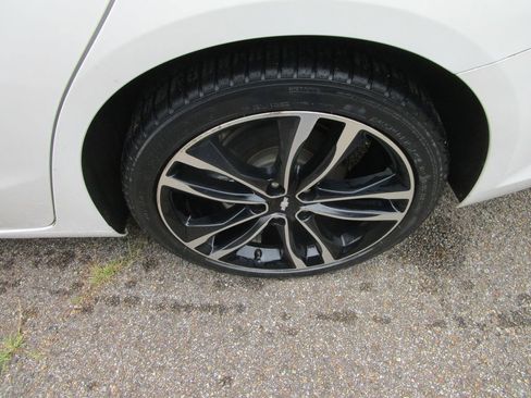 Used 2016 Chevrolet Malibu Premier w/ Driver Confidence Package II FWD image 13