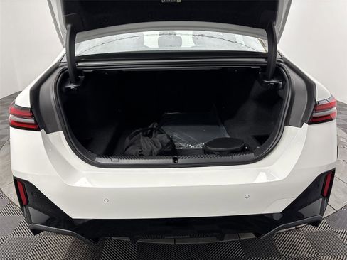 New 2026 BMW 550e xDrive w/ Premium Package image 21