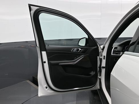 Used 2023 BMW X5 xDrive40i w/ Premium Package image 8