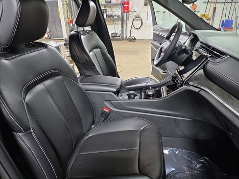 Used 2024 Jeep Grand Cherokee L Limited w/ Luxury Tech Group II image 10