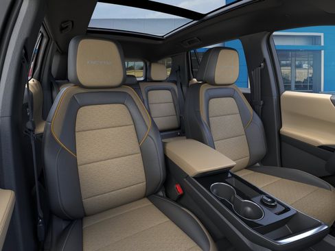 New 2026 Chevrolet Equinox ACTIV w/ Convenience Package III AWD/4WD image 17