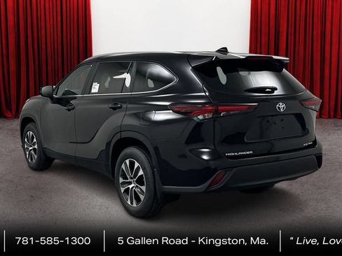 Certified 2024 Toyota Highlander XLE AWD/4WD image 7