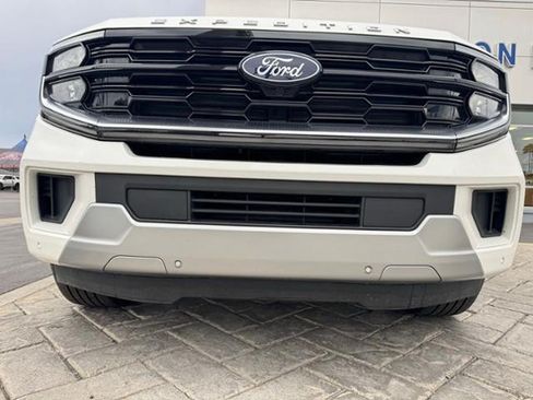 Used 2025 Ford Expedition Platinum w/ Platinum Ultimate Package AWD/4WD image 37