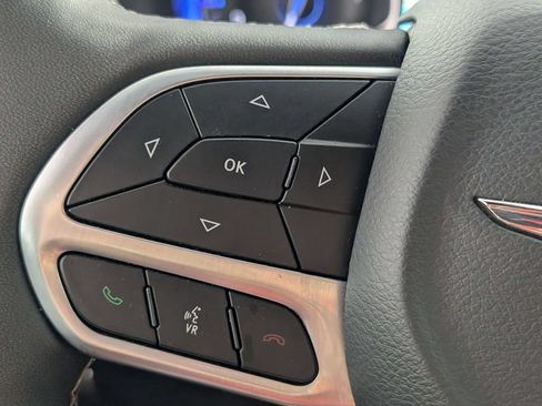 Used 2025 Chrysler Pacifica Select FWD image 17