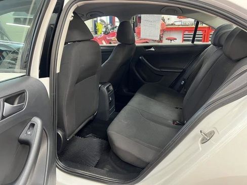 Used 2015 Volkswagen Jetta S image 8