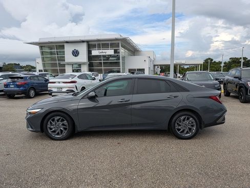 Used 2024 Hyundai Elantra SEL FWD image 3
