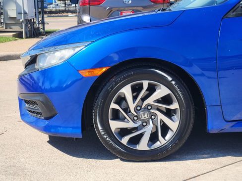 Used 2018 Honda Civic EX image 5