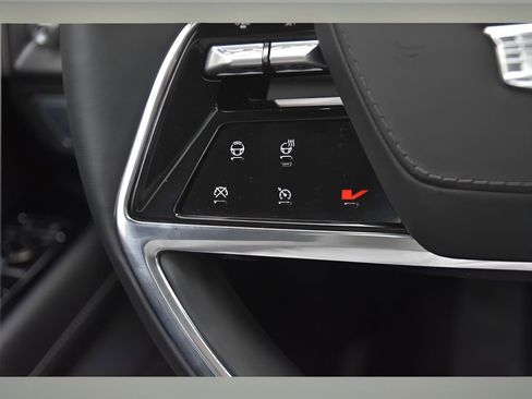 Certified 2026 Cadillac Vistiq Platinum image 36