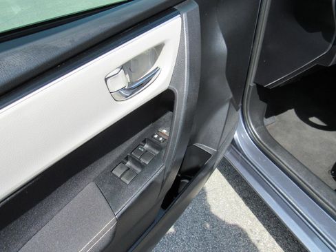 Used 2017 Toyota Corolla LE w/ Carpet Mat Package (TMS) FWD image 13