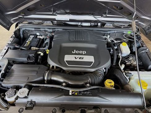 Used 2018 Jeep Wrangler Unlimited Sport w/ Connectivity Group AWD/4WD image 25