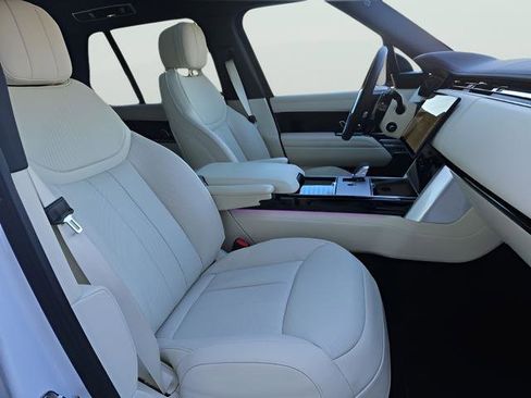 Certified 2025 Land Rover Range Rover SE image 25