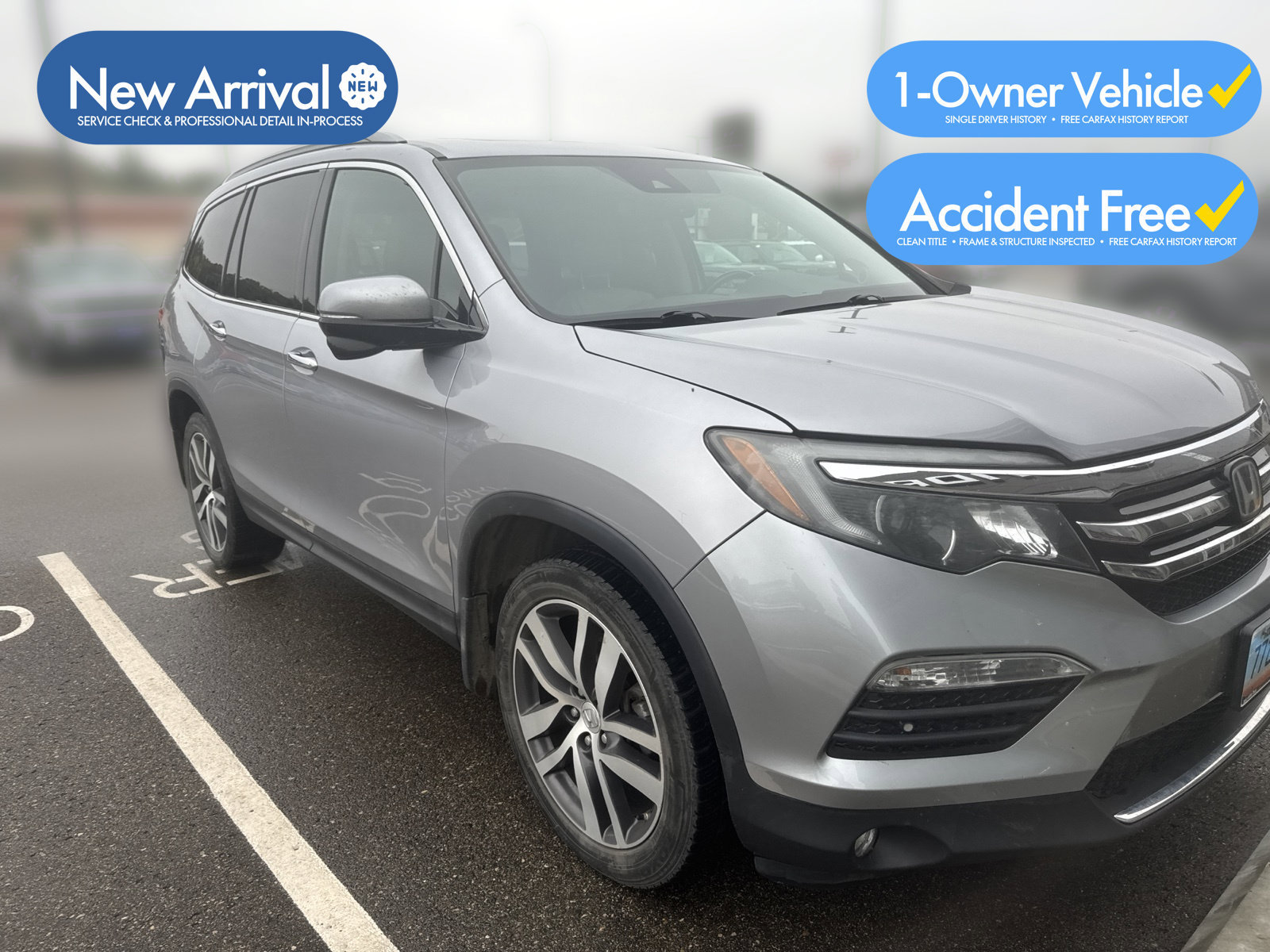 Used 2017 Honda Pilot Touring image 1