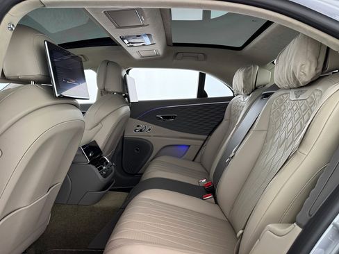 Used 2023 Bentley Flying Spur Azure image 27