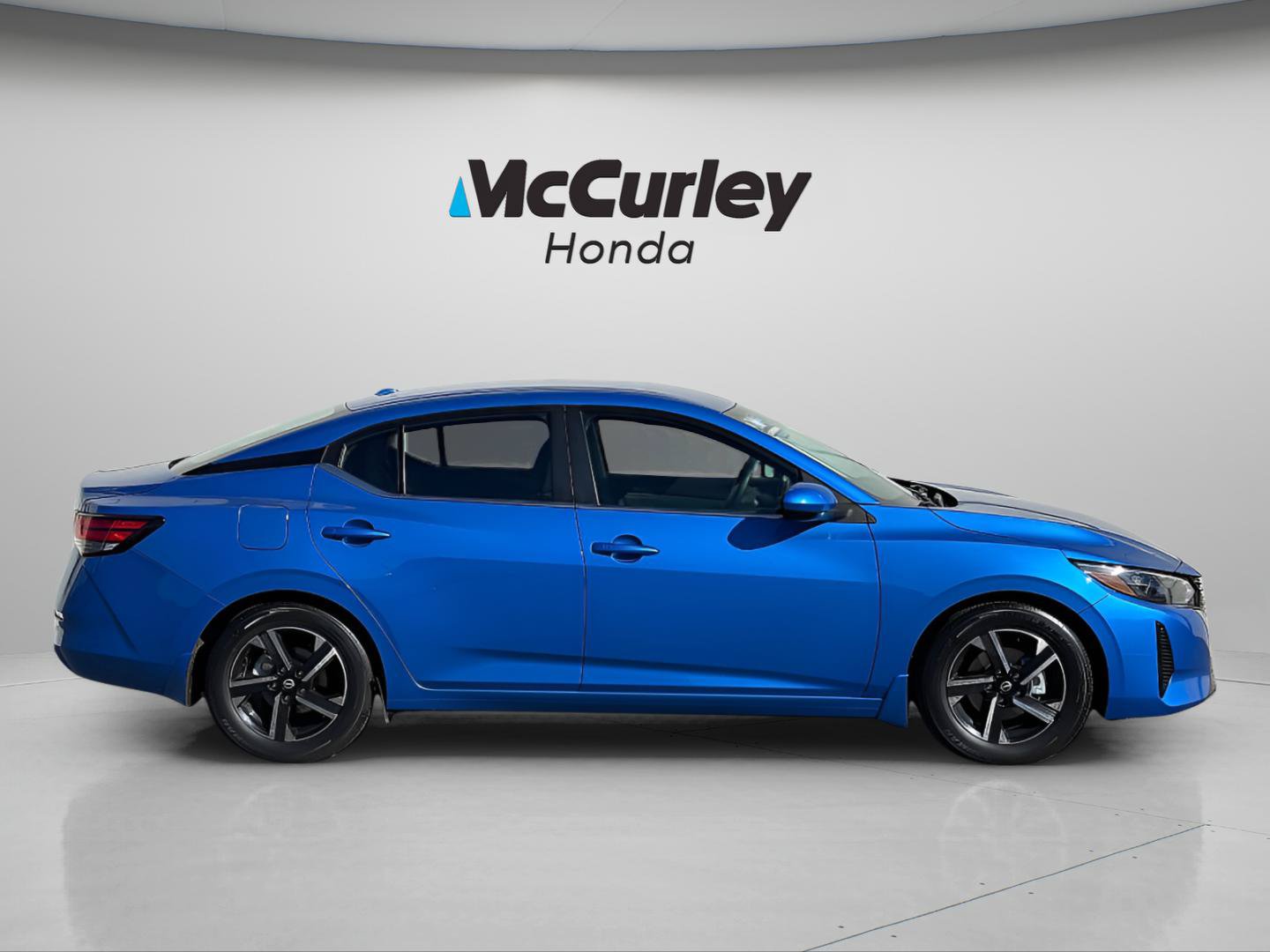Used 2025 Nissan Sentra SV FWD image 2