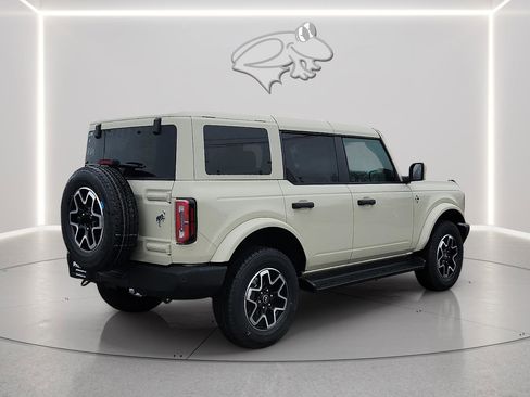 New 2026 Ford Bronco Outer Banks image 3