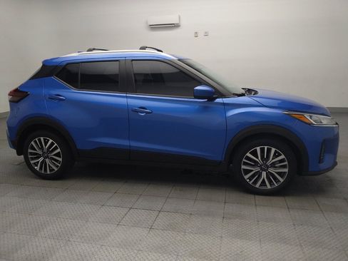 Used 2024 Nissan Kicks SV FWD image 11