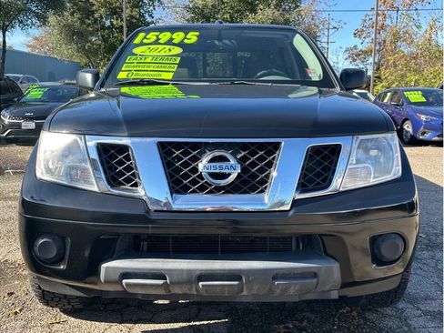 Used 2018 Nissan Frontier SV image 2